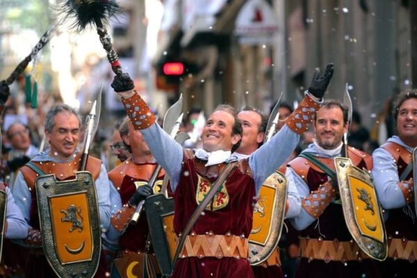 Moros y Crisitanos